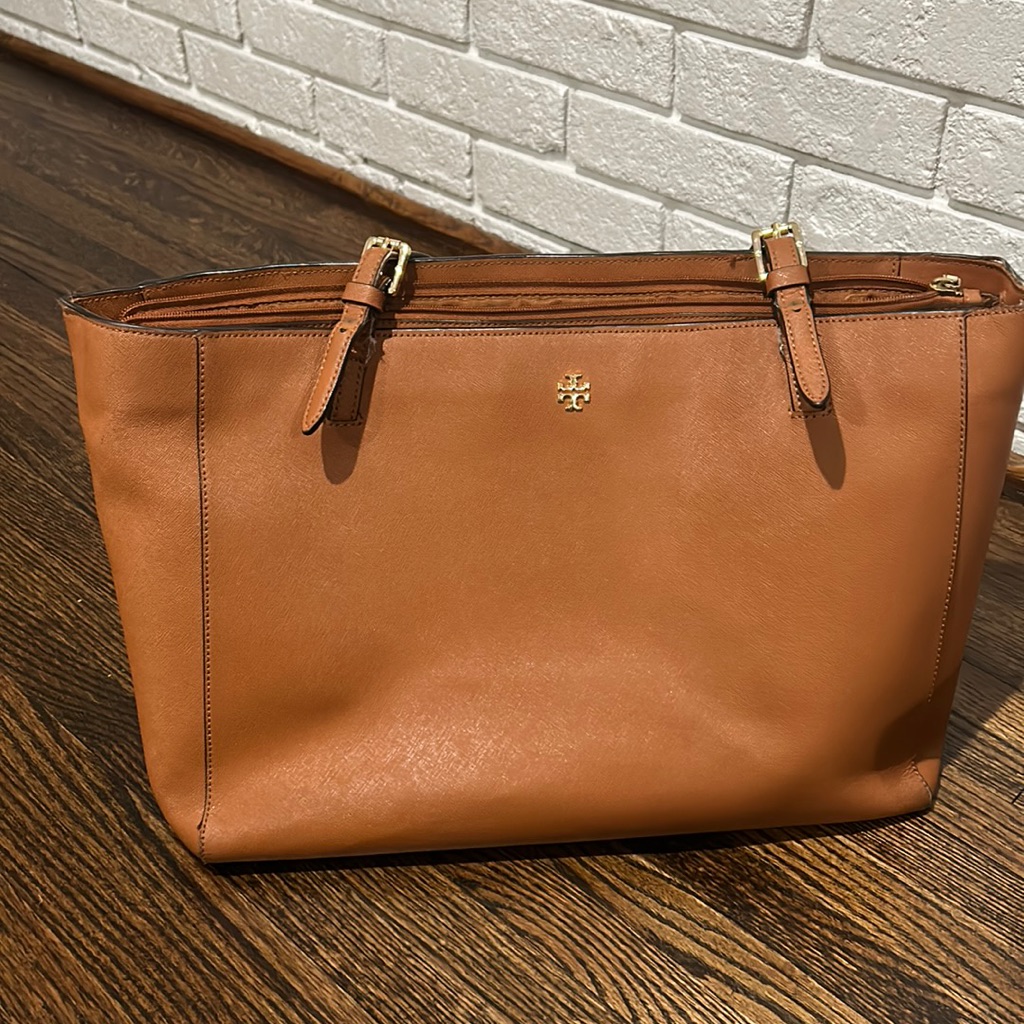 Tory Burch Lap Top Bag. Used Good Condition. Beautiful Sturdy Bag.Selling In Bag